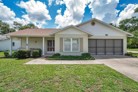 House in New Port Richey, Florida 2 bedrooms, 128.76 sq.m. № 1801969 - photo 1