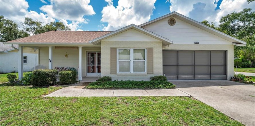 House in New Port Richey, Florida 2 bedrooms, 128.76 sq.m. № 1801969