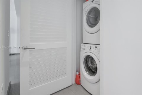 Copropriété à louer à Miami, Floride: 2 chambres, 112.23 m2 № 2000917 - photo 20