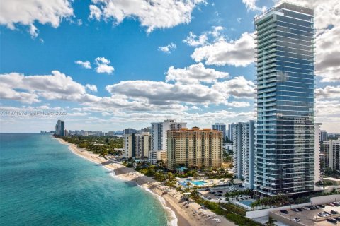 Copropriété à vendre à Hallandale Beach, Floride: 3 chambres, 235.14 m2 № 2038655 - photo 14