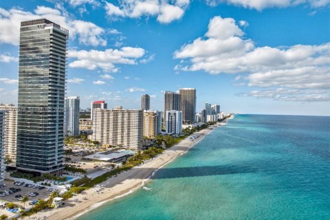 Copropriété à vendre à Hallandale Beach, Floride: 3 chambres, 235.14 m2 № 2038655 - photo 16