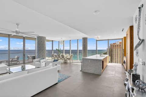 Copropriété à vendre à Hallandale Beach, Floride: 3 chambres, 235.14 m2 № 2038655 - photo 2