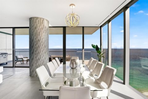 Copropriété à vendre à Hallandale Beach, Floride: 3 chambres, 235.14 m2 № 2038655 - photo 17