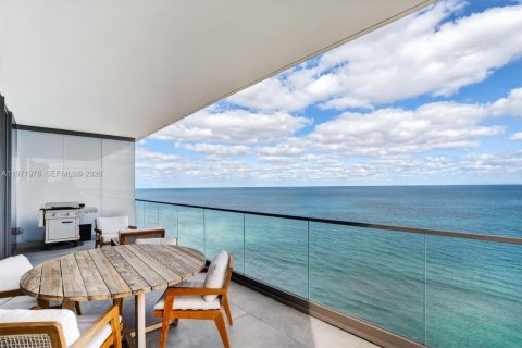 Copropriété à vendre à Hallandale Beach, Floride: 3 chambres, 235.14 m2 № 2038655 - photo 7