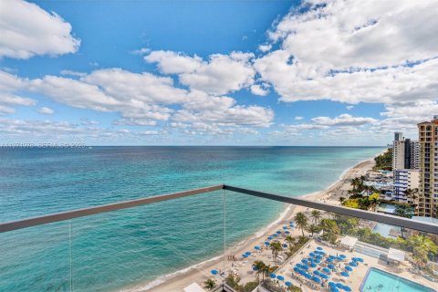 Copropriété à vendre à Hallandale Beach, Floride: 3 chambres, 235.14 m2 № 2038655 - photo 10