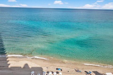 Copropriété à vendre à Hallandale Beach, Floride: 3 chambres, 235.14 m2 № 2038655 - photo 11