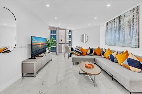 Condo in Sunny Isles Beach, Florida, 2 bedrooms  № 1890200 - photo 16