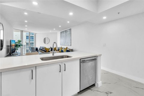 Condo in Sunny Isles Beach, Florida, 2 bedrooms  № 1890200 - photo 11