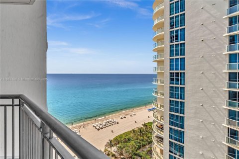 Condo in Sunny Isles Beach, Florida, 2 bedrooms  № 1890200 - photo 28