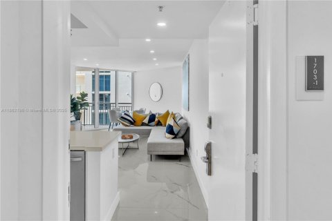 Condo in Sunny Isles Beach, Florida, 2 bedrooms  № 1890200 - photo 4