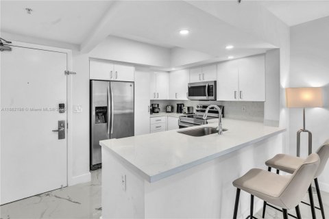 Condo in Sunny Isles Beach, Florida, 2 bedrooms  № 1890200 - photo 7