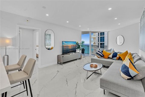 Condo in Sunny Isles Beach, Florida, 2 bedrooms  № 1890200 - photo 15