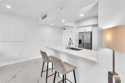 Condo in Sunny Isles Beach, Florida, 2 bedrooms  № 1890200 - photo 9