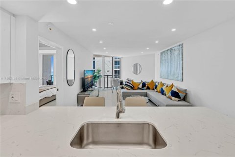 Condo in Sunny Isles Beach, Florida, 2 bedrooms  № 1890200 - photo 14