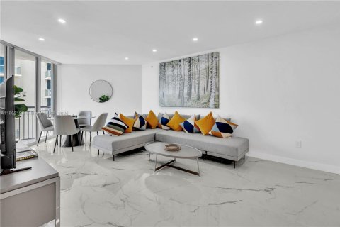 Condo in Sunny Isles Beach, Florida, 2 bedrooms  № 1890200 - photo 17