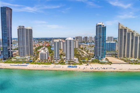 Condo in Sunny Isles Beach, Florida, 2 bedrooms  № 1890200 - photo 1