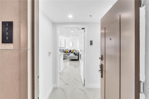 Condo in Sunny Isles Beach, Florida, 2 bedrooms  № 1890200 - photo 2