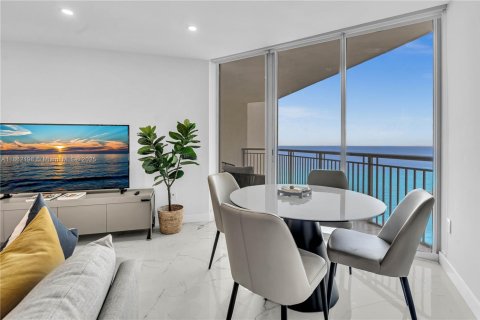 Condo in Sunny Isles Beach, Florida, 2 bedrooms  № 1890200 - photo 21
