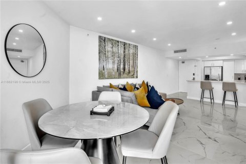 Condo in Sunny Isles Beach, Florida, 2 bedrooms  № 1890200 - photo 23