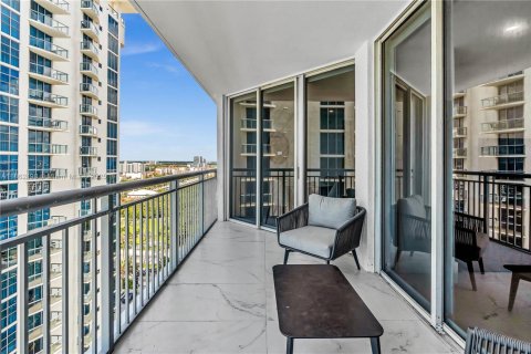Condo in Sunny Isles Beach, Florida, 2 bedrooms  № 1890200 - photo 26