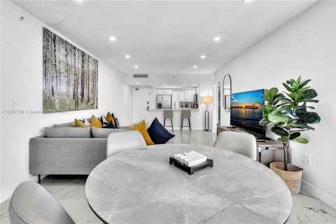 Condo in Sunny Isles Beach, Florida, 2 bedrooms  № 1890200 - photo 22
