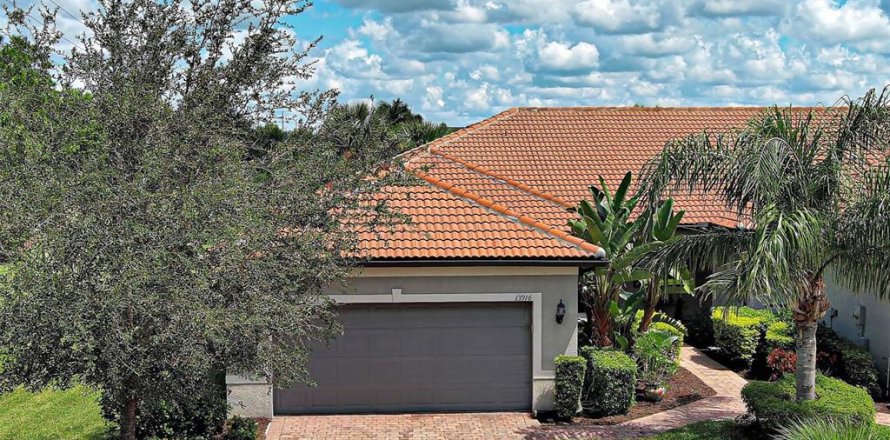 House in Venice, Florida 2 bedrooms, 149.39 sq.m. № 1894584
