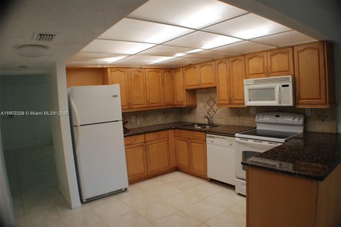 Townhouse in Plantation, Florida 2 bedrooms, 121.7 sq.m. № 1727776 - photo 6