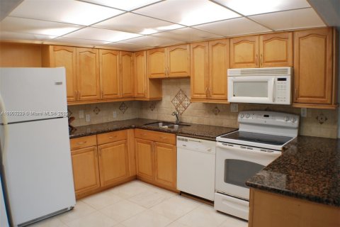 Townhouse in Plantation, Florida 2 bedrooms, 121.7 sq.m. № 1727776 - photo 5