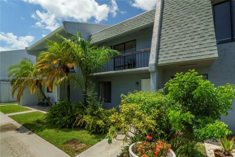 Купить кондоминиум в Плантация, Флорида 2 спальни, 121.7м2, № 1727776 - фото 18