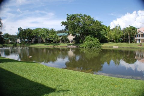 Townhouse in Plantation, Florida 2 bedrooms, 121.7 sq.m. № 1727776 - photo 3