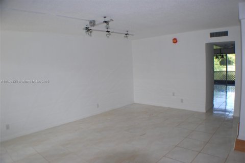 Townhouse in Plantation, Florida 2 bedrooms, 121.7 sq.m. № 1727776 - photo 12
