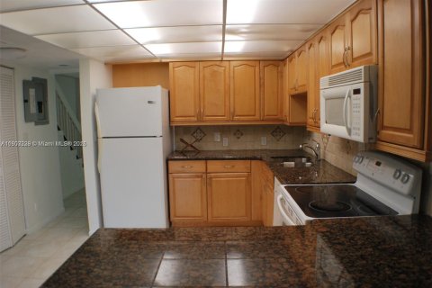 Townhouse in Plantation, Florida 2 bedrooms, 121.7 sq.m. № 1727776 - photo 4