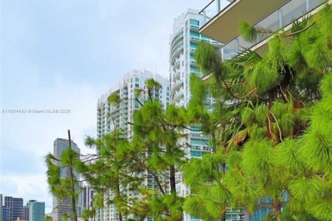 Condo in Miami, Florida, 1 bedroom  № 1930193 - photo 6