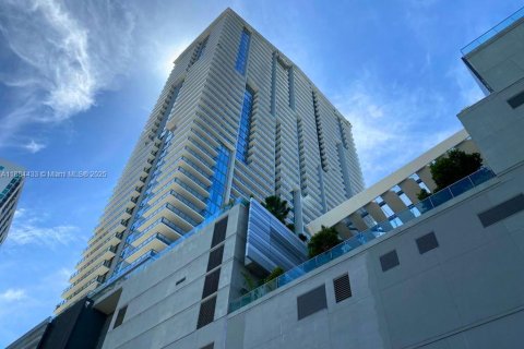 Condo in Miami, Florida, 1 bedroom  № 1930193 - photo 2