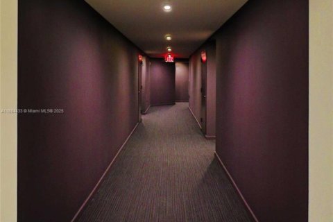 Condo in Miami, Florida, 1 bedroom  № 1930193 - photo 13