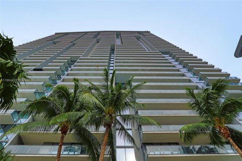 Condo in Miami, Florida, 1 bedroom  № 1930193 - photo 1