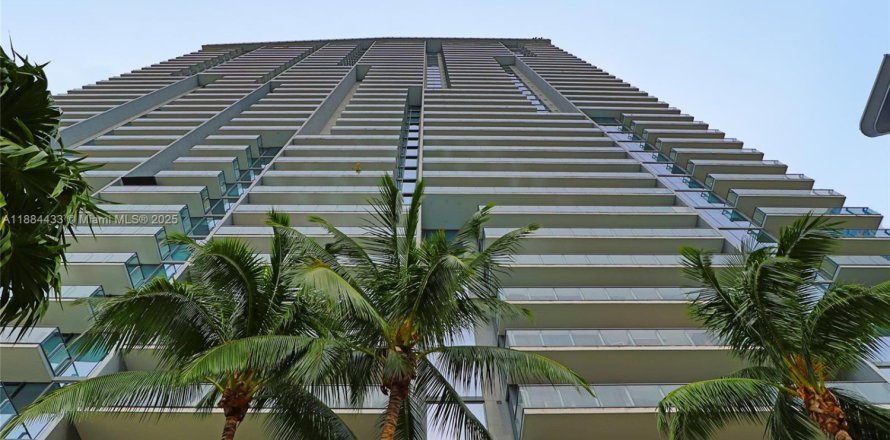 Condo in Miami, Florida, 1 bedroom № 1930193