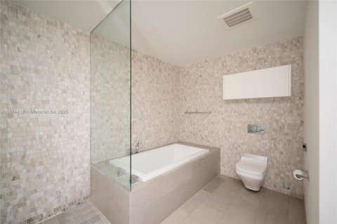 Condo in Miami, Florida, 1 bedroom  № 1930193 - photo 18