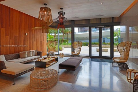 Condo in Miami, Florida, 1 bedroom  № 1930193 - photo 3