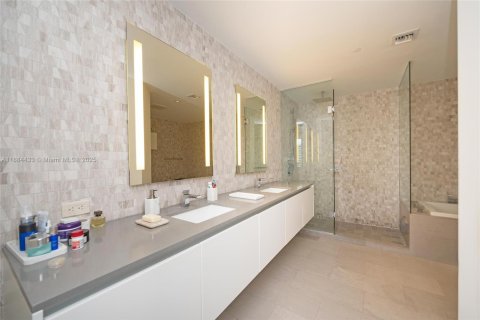Condo in Miami, Florida, 1 bedroom  № 1930193 - photo 20