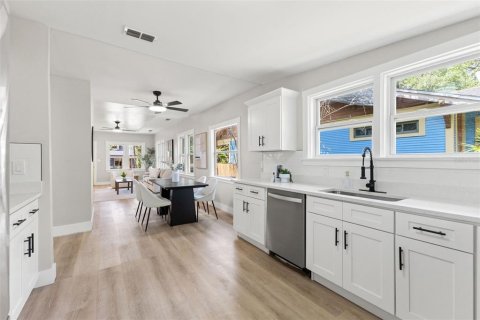 Casa en venta en Tampa, Florida, 3 dormitorios, 137.4 m2 № 2150941 - foto 16