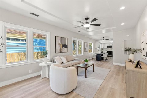 Casa en venta en Tampa, Florida, 3 dormitorios, 137.4 m2 № 2150941 - foto 3