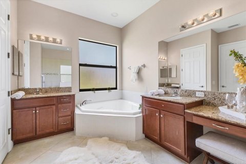 House in Parrish, Florida 5 bedrooms, 255.85 sq.m. № 1778094 - photo 28
