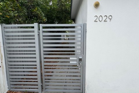 Casa en alquiler en Hollywood, Florida, 2 dormitorios, 65.03 m2 № 1947879 - foto 1