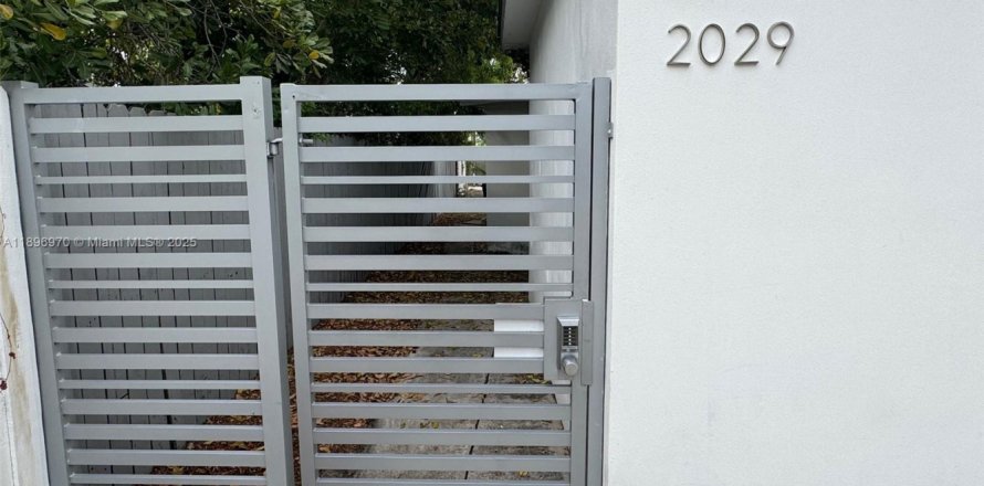 Casa en Hollywood, Florida 2 dormitorios, 65.03 m2 № 1947879