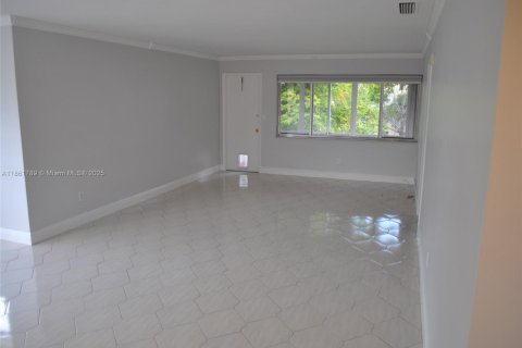 Condo in Miami, Florida, 2 bedrooms  № 1892305 - photo 4