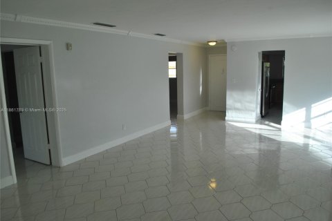 Condo in Miami, Florida, 2 bedrooms  № 1892305 - photo 10