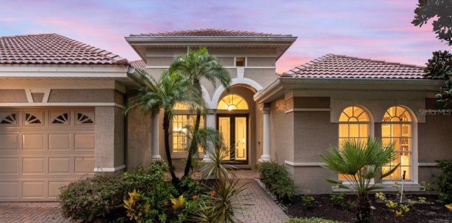 House in Orlando, Florida 4 bedrooms, 236.81 sq.m. № 1879512
