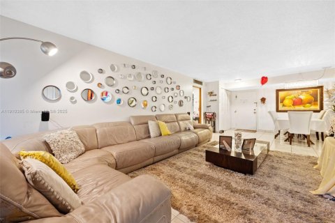 Купить кондоминиум в Санни-Айлс-Бич, Флорида 2 спальни, 138.24м2, № 2020493 - фото 9