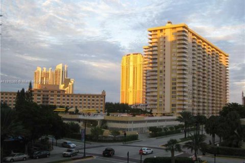 Кондоминиум с 2 спальнями в Санни-Айлс-Бич, Флорида № 2020493
